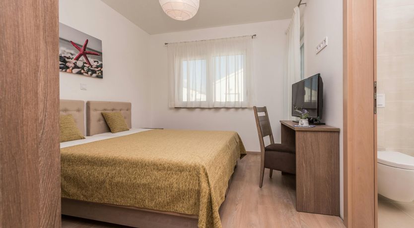 Photo of Over the Oak Tree