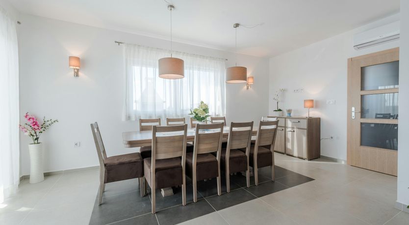 Photo of Over the Oak Tree