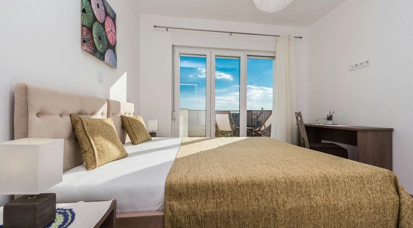 Photo of Over the Oak Tree