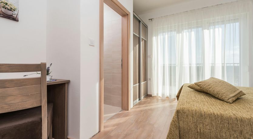 Photo of Over the Oak Tree