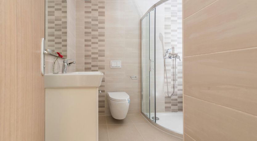 Photo of Over the Oak Tree