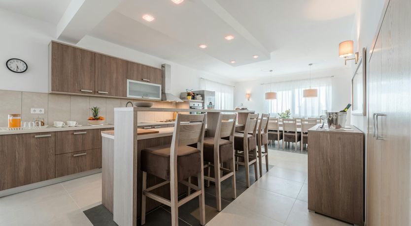 Photo of Over the Oak Tree