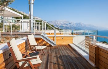 White Walls & Blue Skies Holiday Home