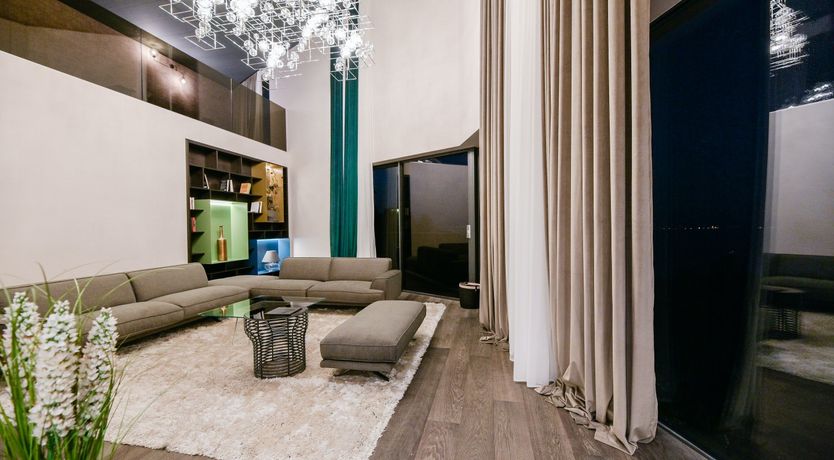 Photo of Emerald Echo