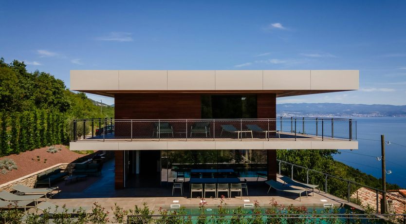 Photo of Emerald Echo