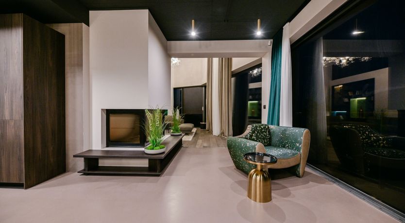 Photo of Emerald Echo