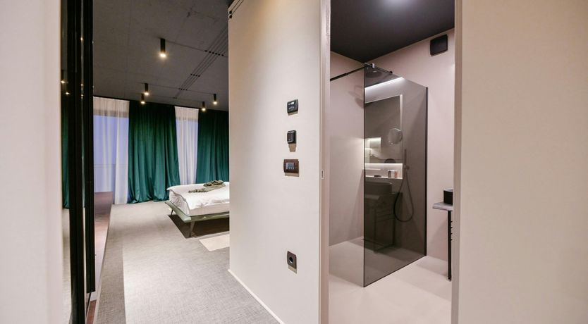 Photo of Emerald Echo