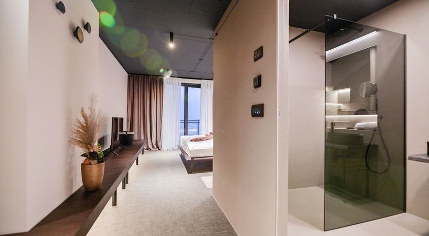 Photo of Emerald Echo