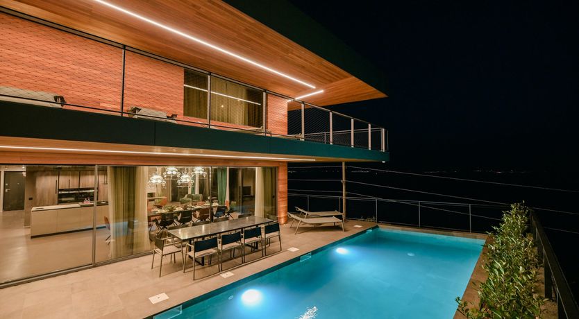 Photo of Emerald Echo