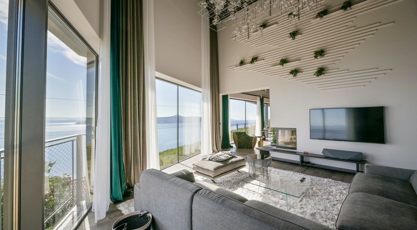 Photo of Emerald Echo