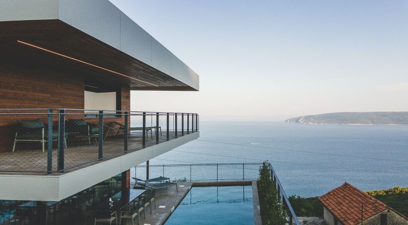 Photo of Emerald Echo