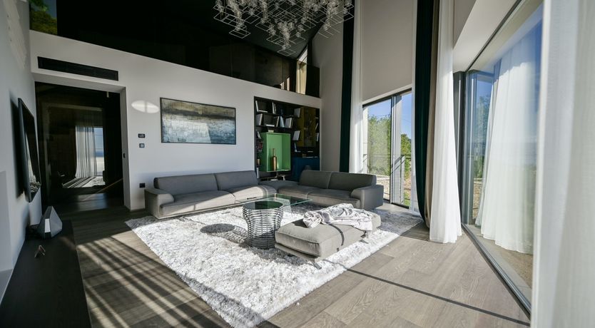 Photo of Emerald Echo