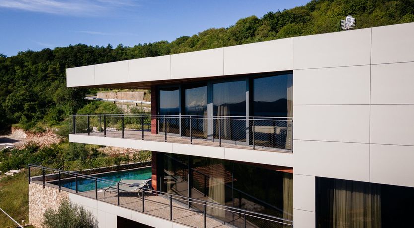 Photo of Emerald Echo