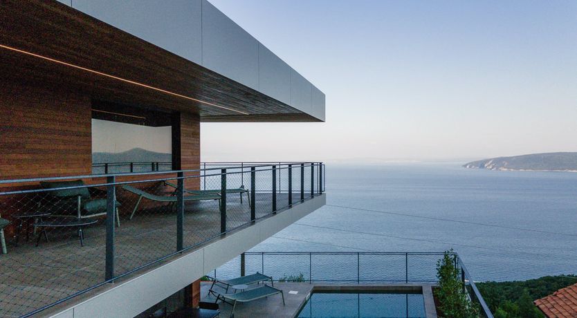 Photo of Emerald Echo