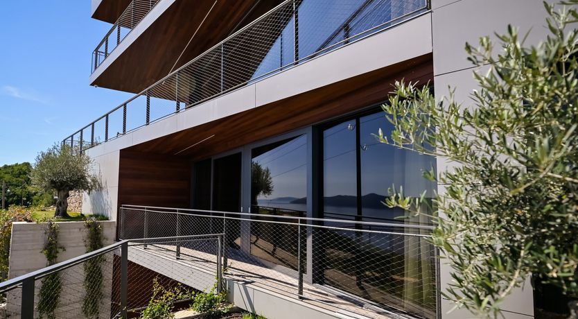 Photo of Emerald Echo