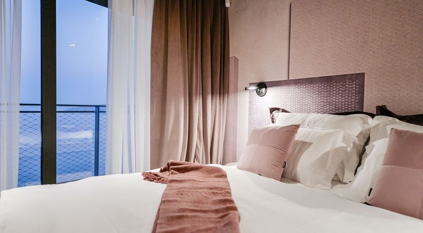 Photo of Emerald Echo