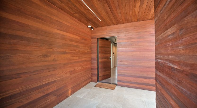 Photo of Emerald Echo