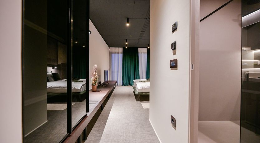 Photo of Emerald Echo