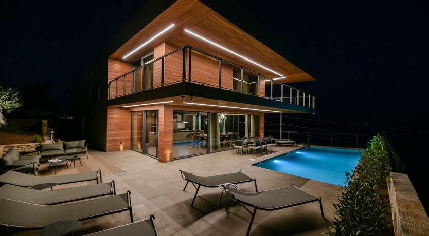 Photo of Emerald Echo