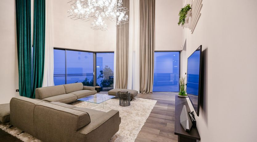 Photo of Emerald Echo