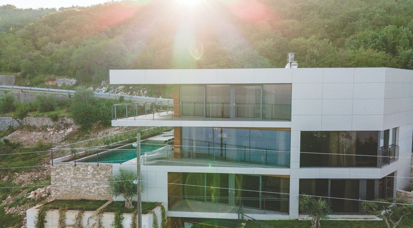 Photo of Emerald Echo