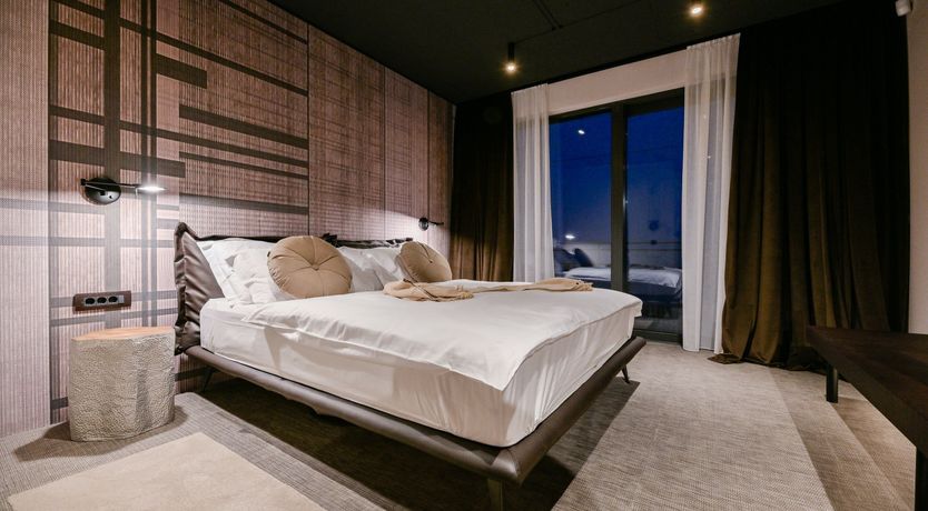 Photo of Emerald Echo