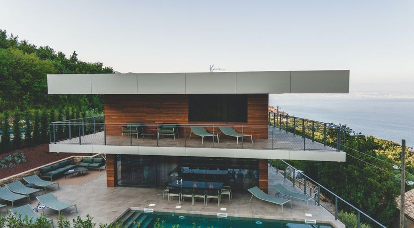 Photo of Emerald Echo