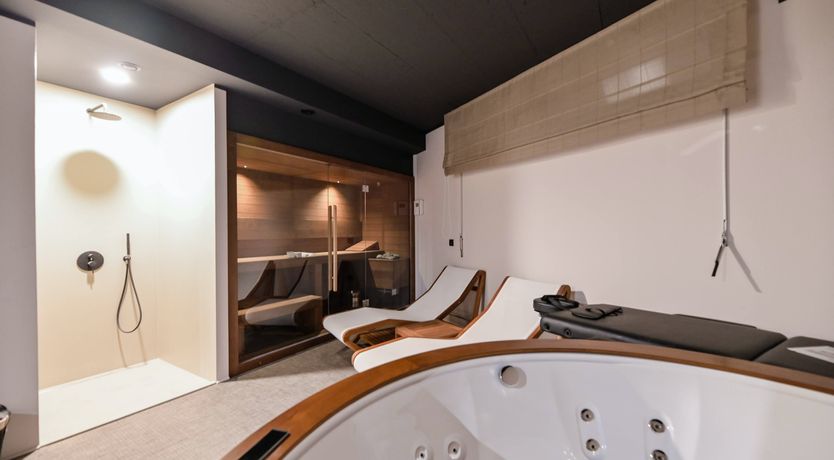 Photo of Emerald Echo