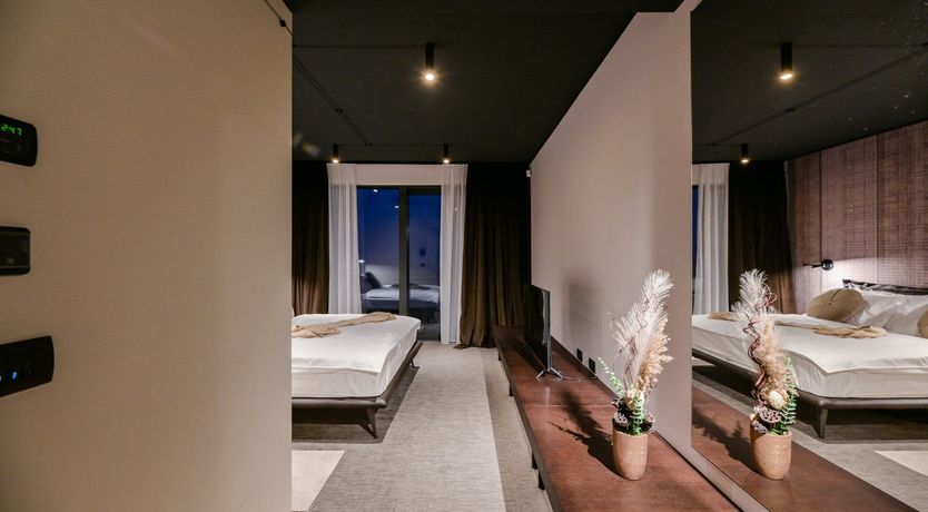 Photo of Emerald Echo