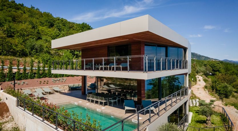 Photo of Emerald Echo