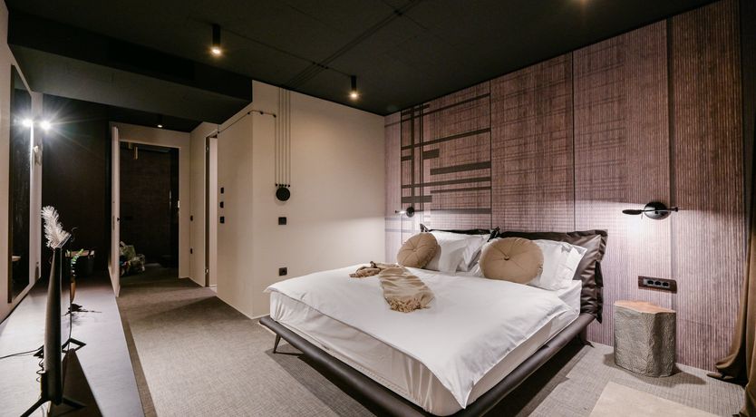 Photo of Emerald Echo