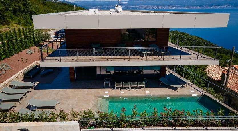 Photo of Emerald Echo