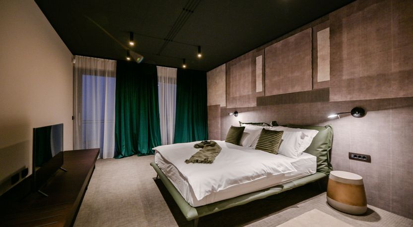 Photo of Emerald Echo