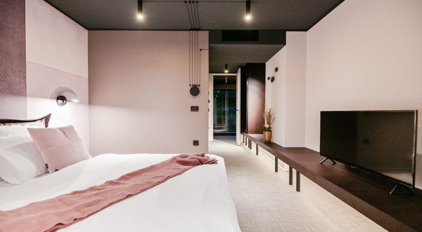 Photo of Emerald Echo