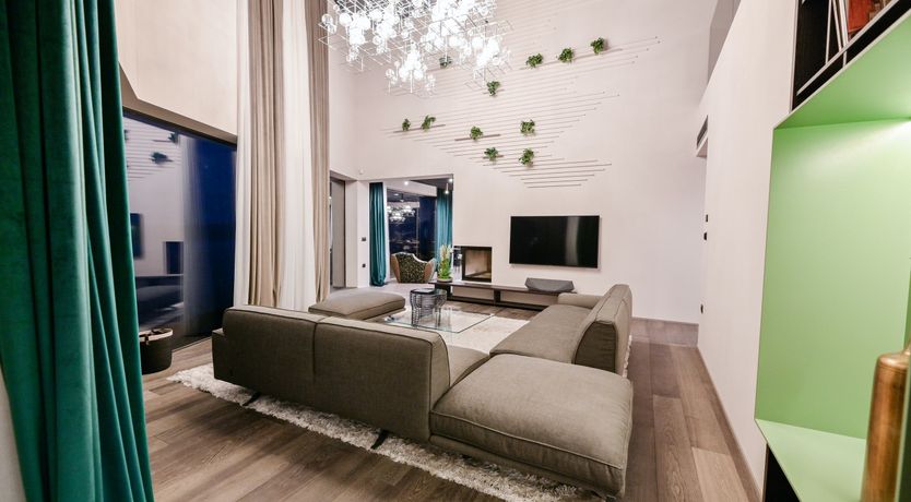 Photo of Emerald Echo