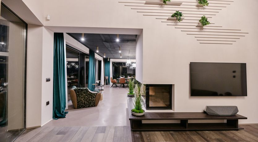 Photo of Emerald Echo