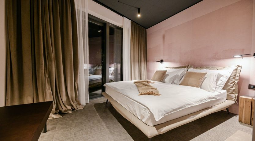 Photo of Emerald Echo