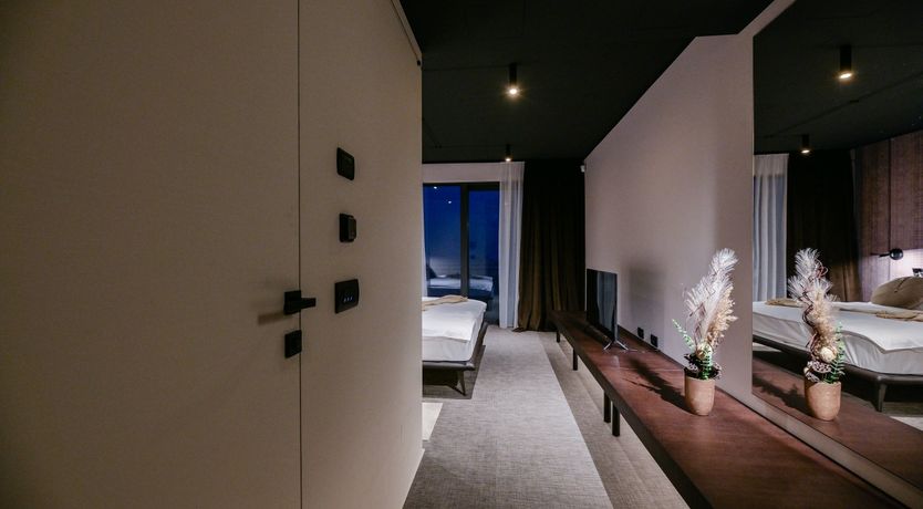 Photo of Emerald Echo