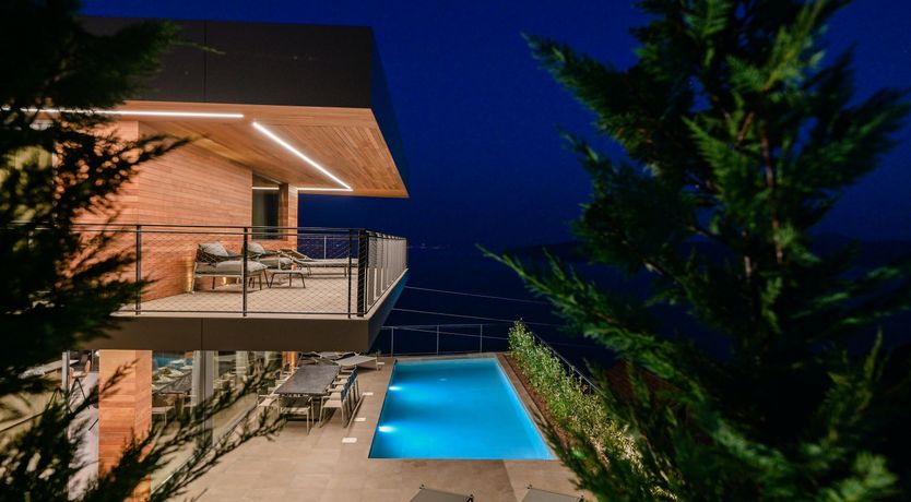 Photo of Emerald Echo