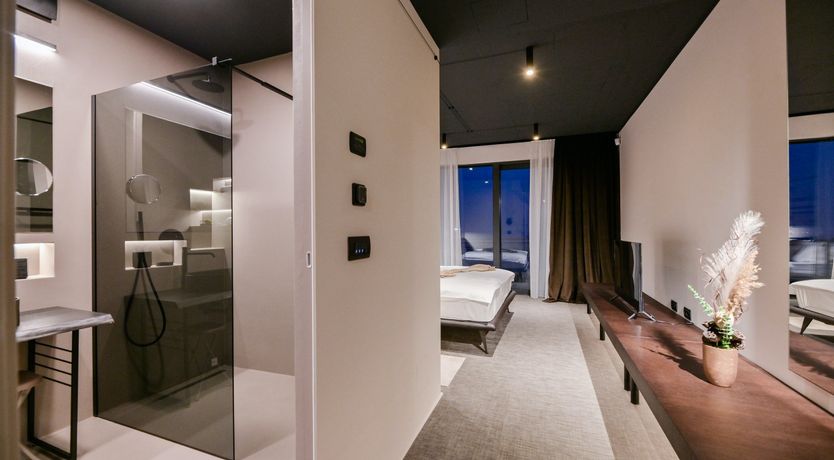 Photo of Emerald Echo