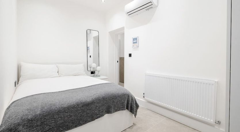 Photo of The Modern Mystique