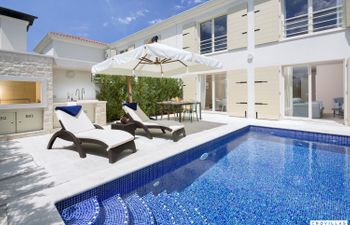 Little Dove Holiday Home