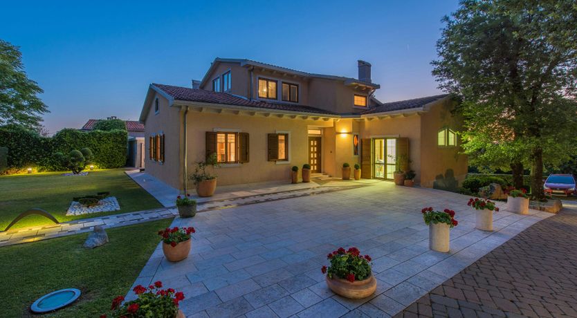 Photo of At the Opera House