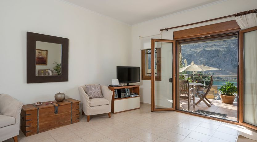 Photo of Lake Horizons