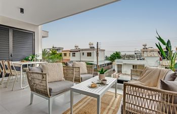 Cityscape Oasis Holiday Home