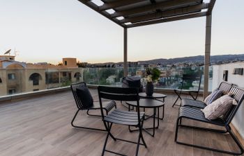 Cityscape Oasis Holiday Home
