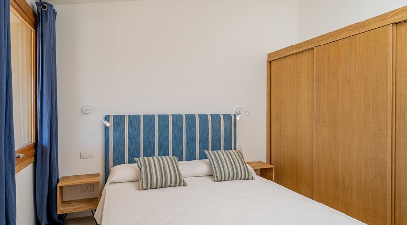 Photo of Bougainvillea Kiss