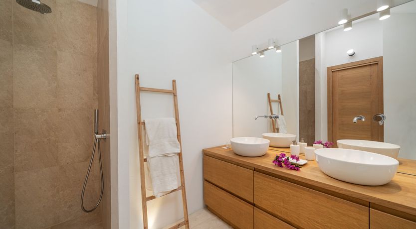 Photo of Bougainvillea Kiss