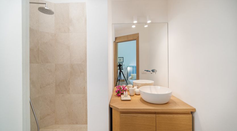 Photo of Bougainvillea Kiss