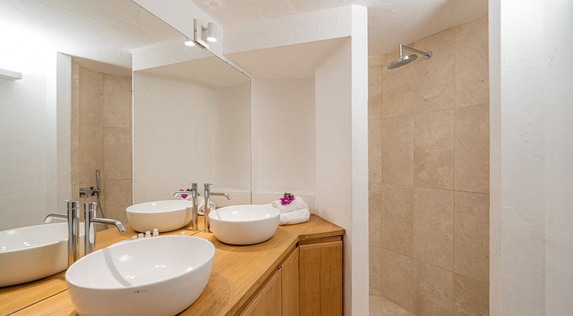 Photo of Bougainvillea Kiss